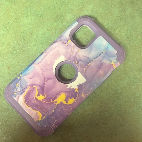 2 iPhone 12 cases - Picture 3 of 3